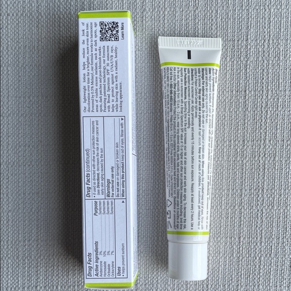 Kiehl's auto-tone Discoloration & UV Solution sunscreen with 0.5% melasyl - Picture 6 of 13